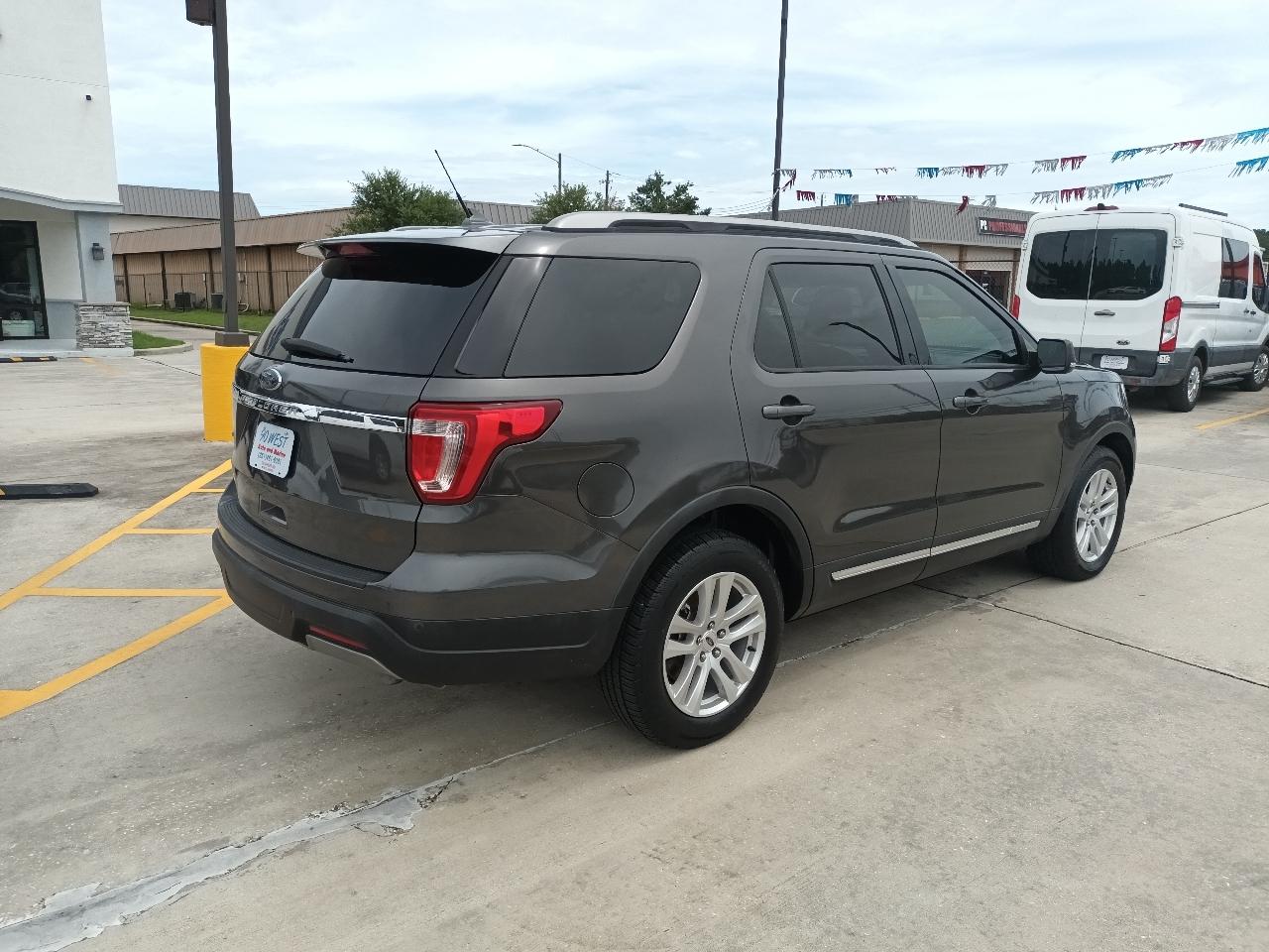 Ford Explorer XLT FWD 2019