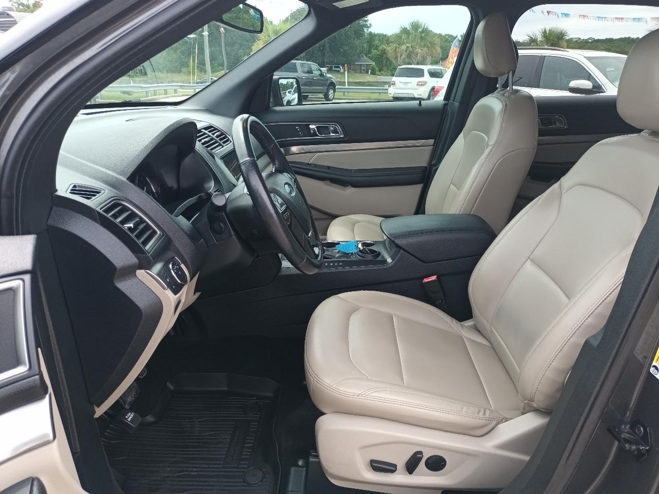 Ford Explorer XLT FWD 2019