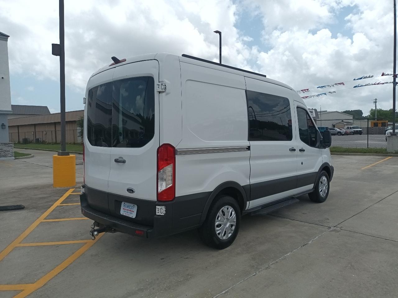 Ford Transit 150 Van Med. Roof w/Sliding Pass. 130-in. WB 2015