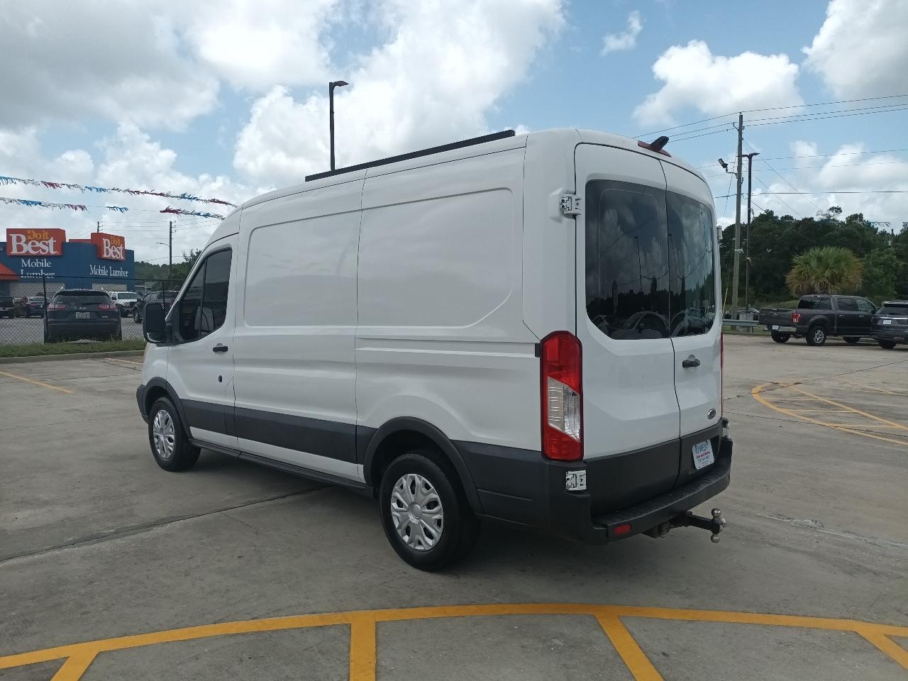 Ford Transit 150 Van Med. Roof w/Sliding Pass. 130-in. WB 2015