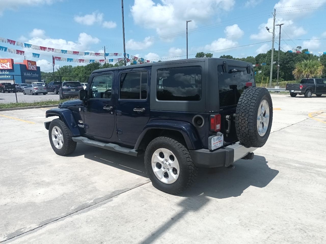 Jeep Wrangler Unlimited Sahara 4WD 2013