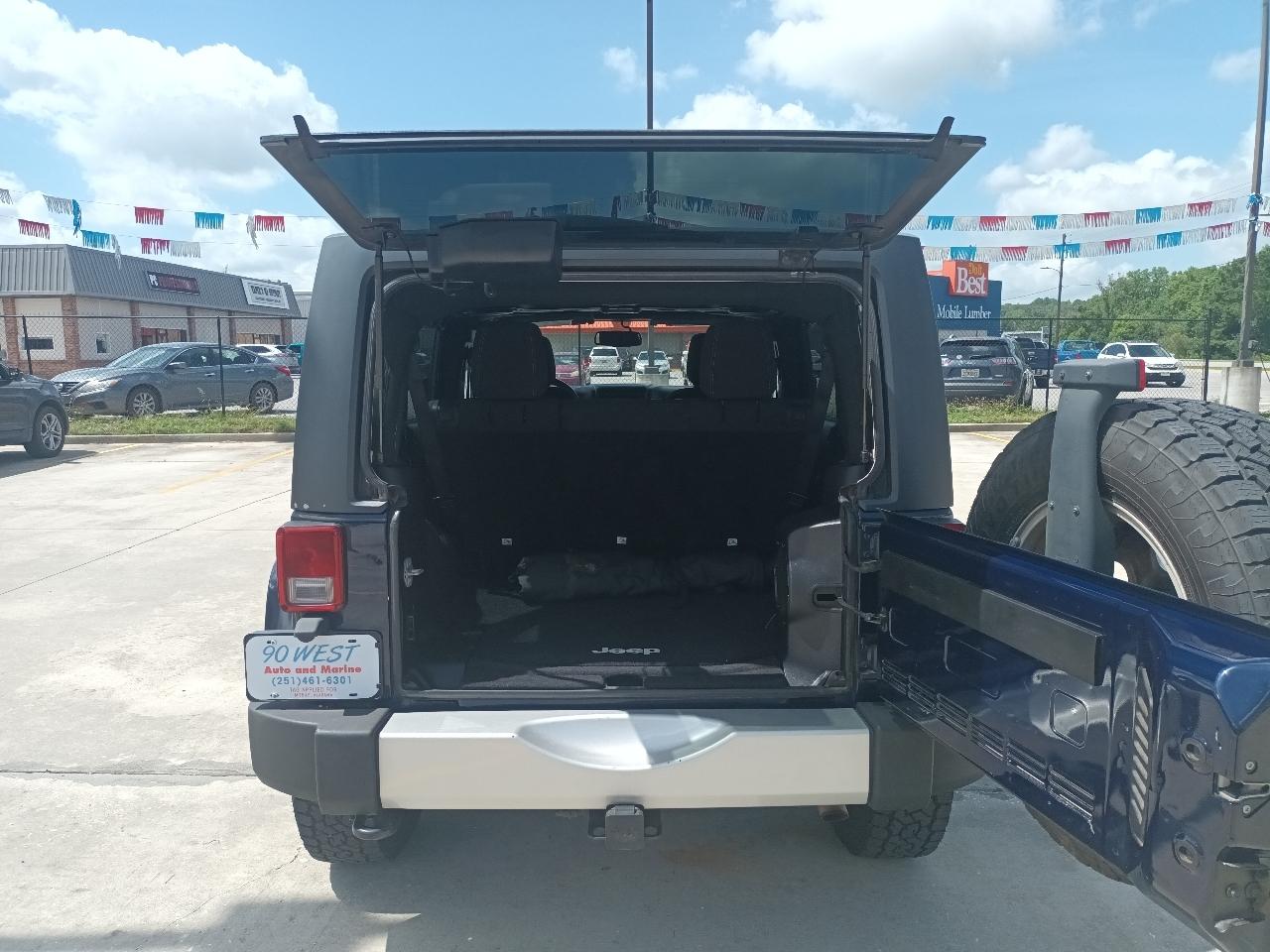 Jeep Wrangler Unlimited Sahara 4WD 2013