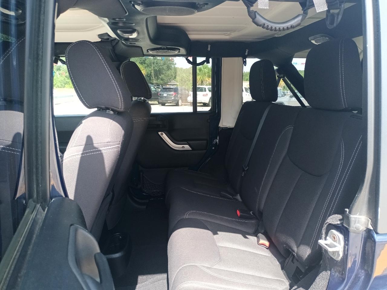 Jeep Wrangler Unlimited Sahara 4WD 2013