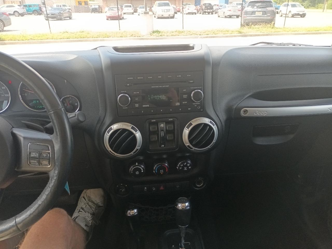 Jeep Wrangler Unlimited Sahara 4WD 2013