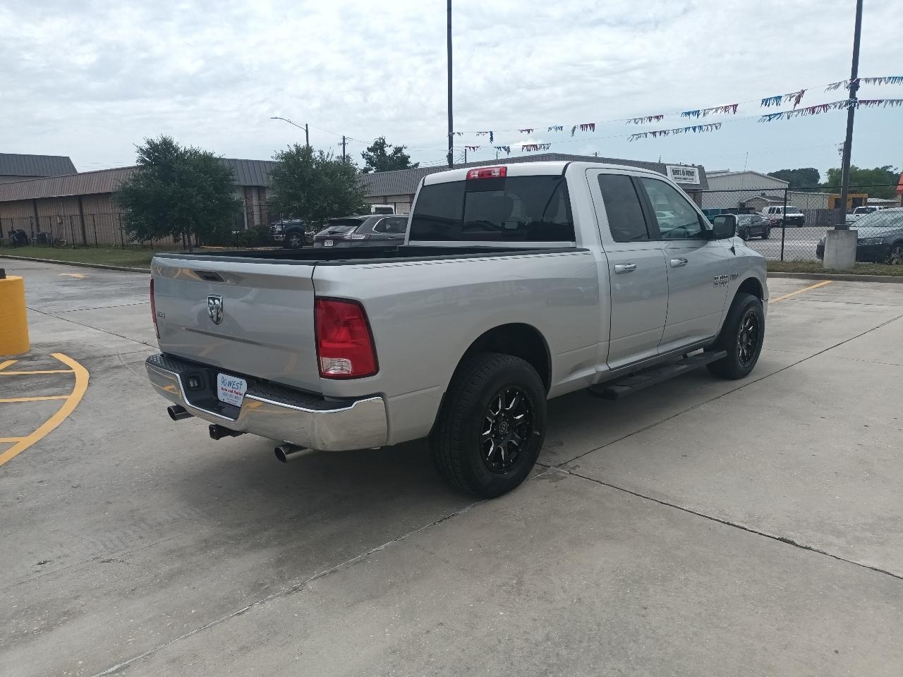 RAM 1500 SLT Quad Cab 2WD 2017