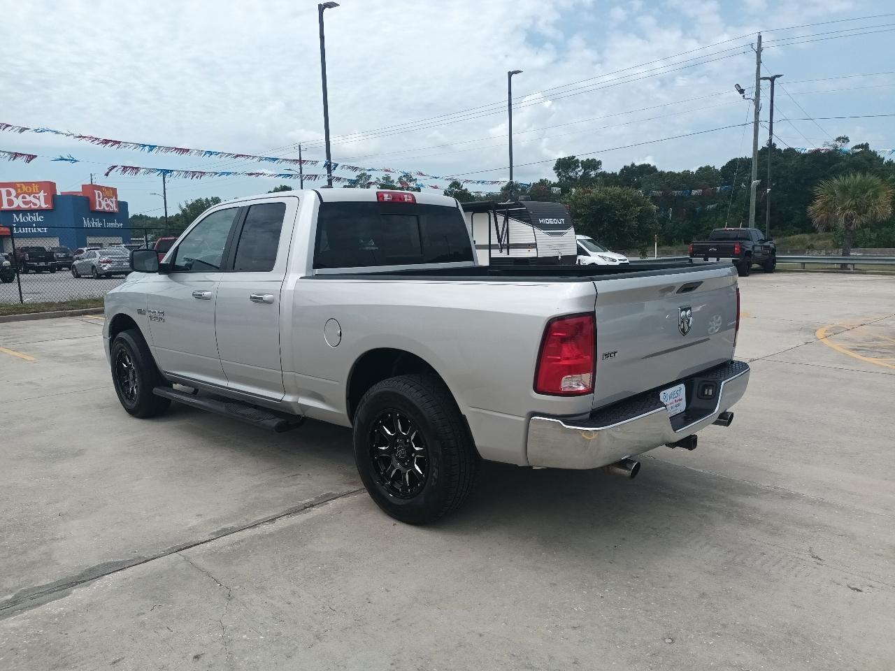 RAM 1500 SLT Quad Cab 2WD 2017