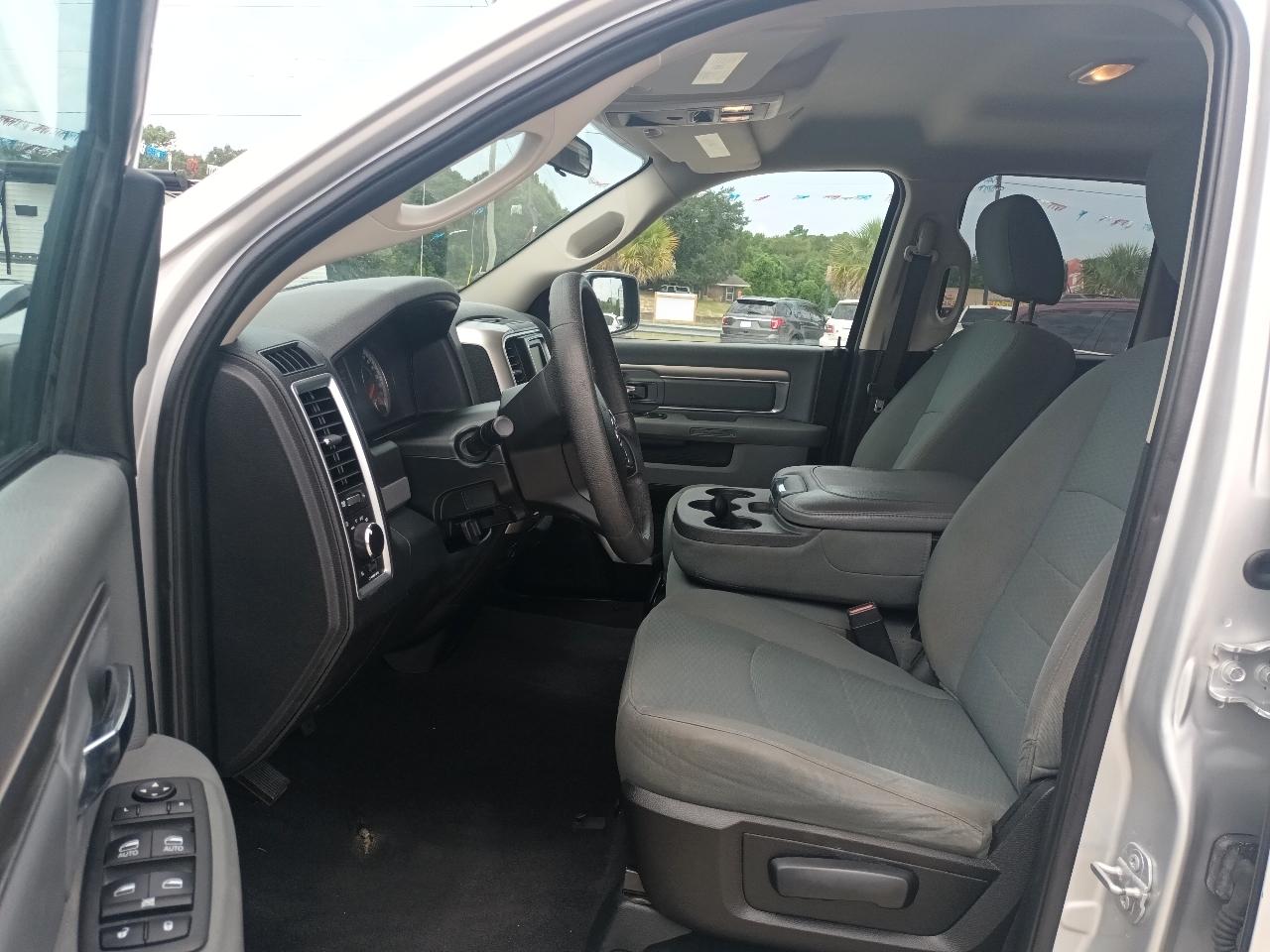 RAM 1500 SLT Quad Cab 2WD 2017