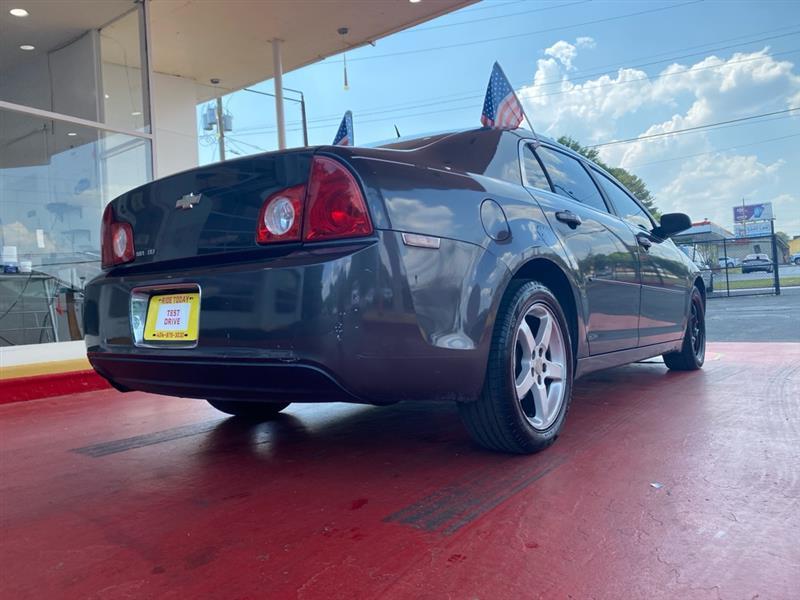 Chevrolet Malibu  2010