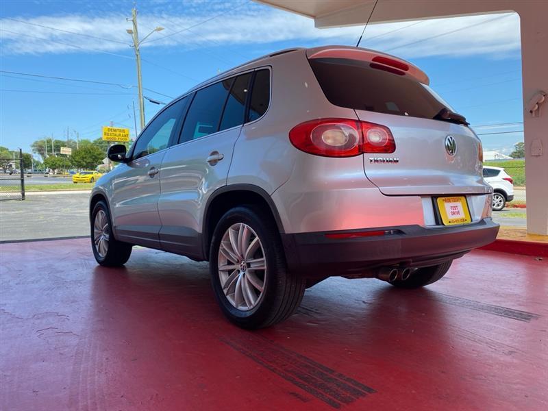 Volkswagen Tiguan  2011