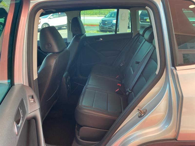 Volkswagen Tiguan  2011