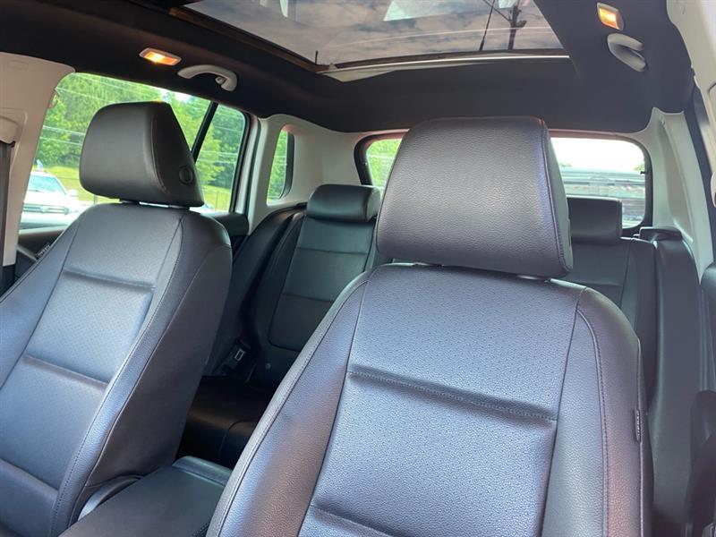 Volkswagen Tiguan  2011