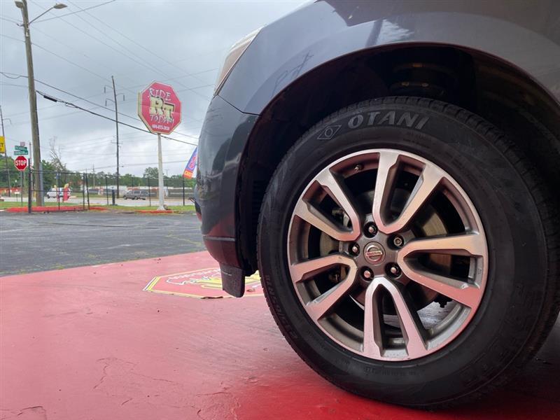 Nissan Pathfinder  2014