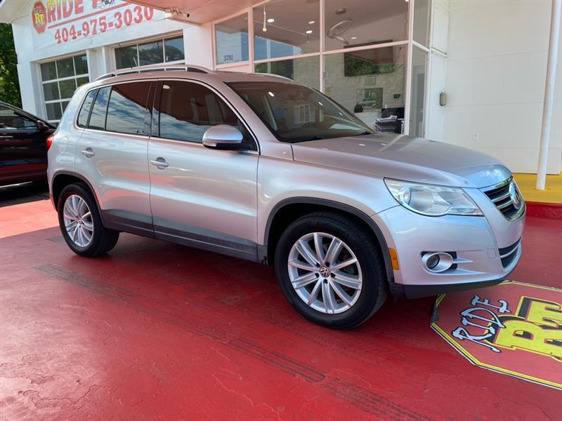 Volkswagen Tiguan  2011
