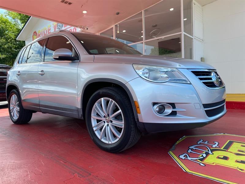 Volkswagen Tiguan  2011