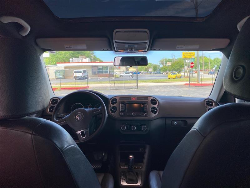 Volkswagen Tiguan  2011