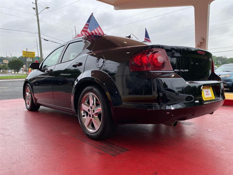 Dodge Avenger  2011