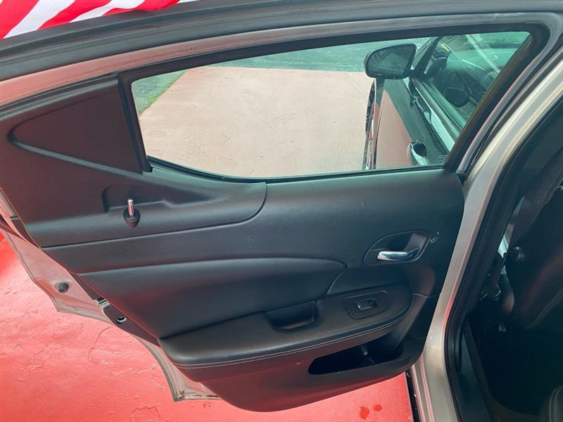 Dodge Avenger  2011