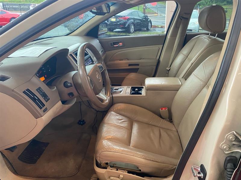 Cadillac STS  2011