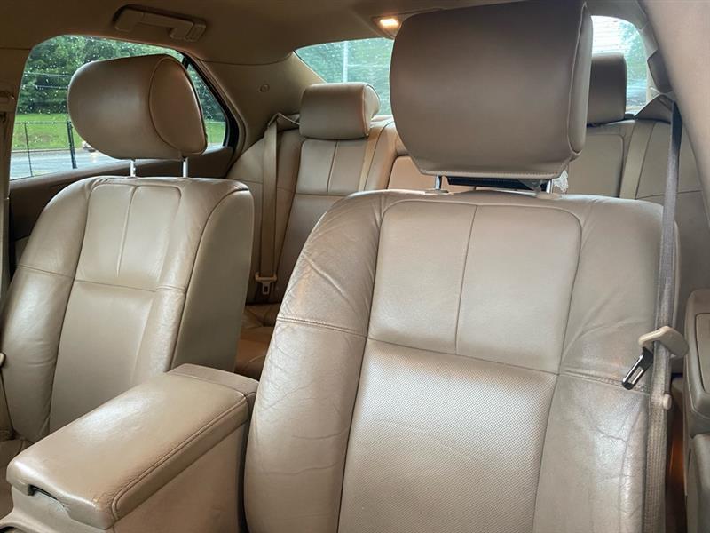 Cadillac STS  2011