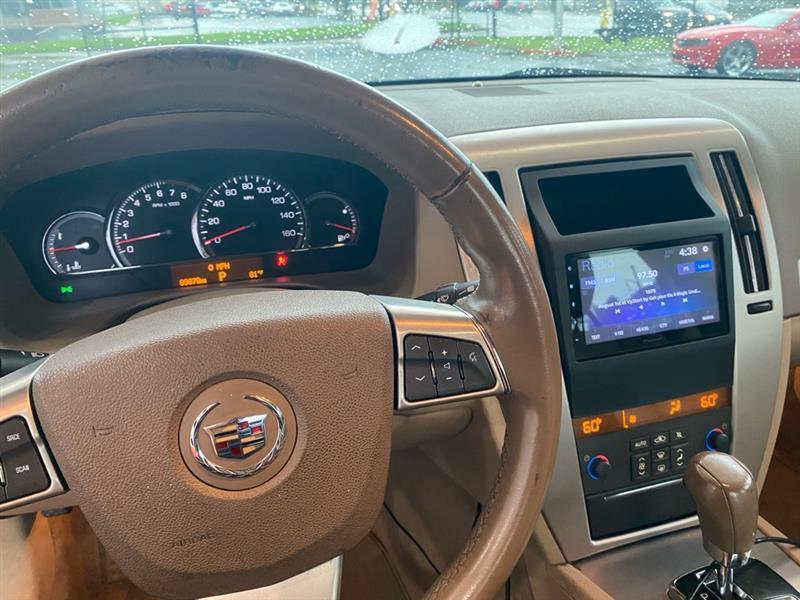 Cadillac STS  2011