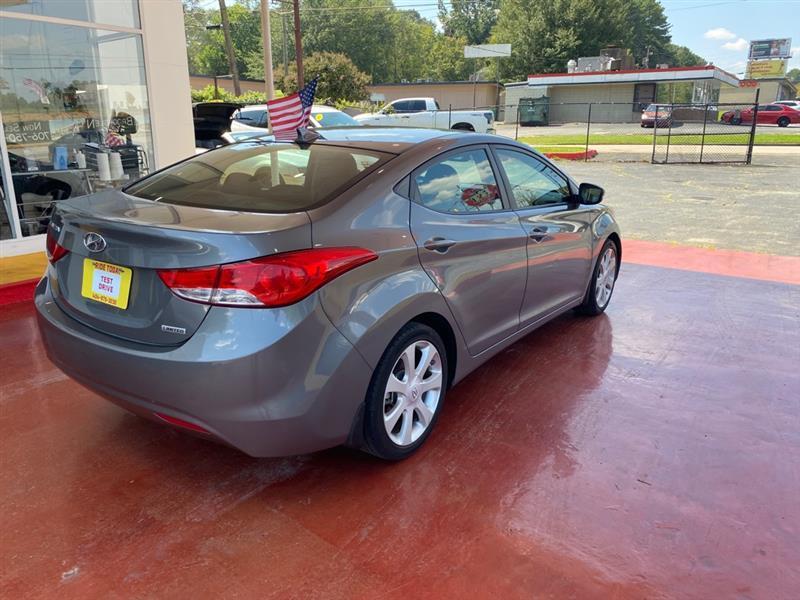 Hyundai Elantra  2013