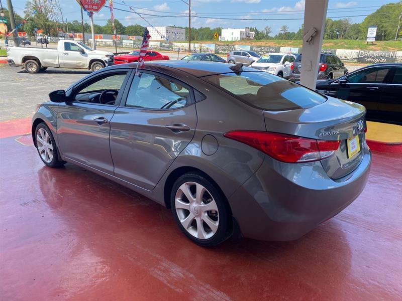 Hyundai Elantra  2013
