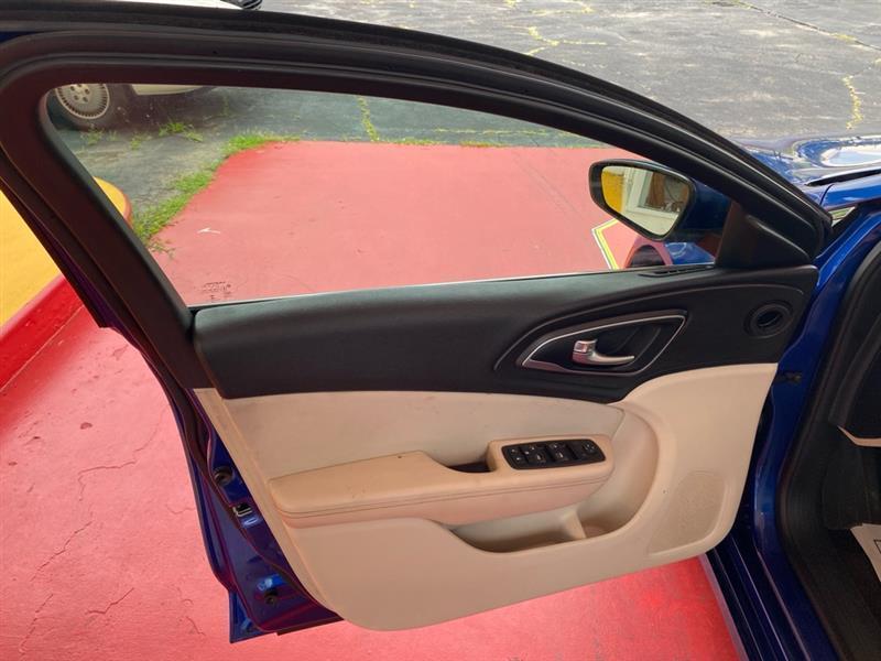 Chrysler 200  2016