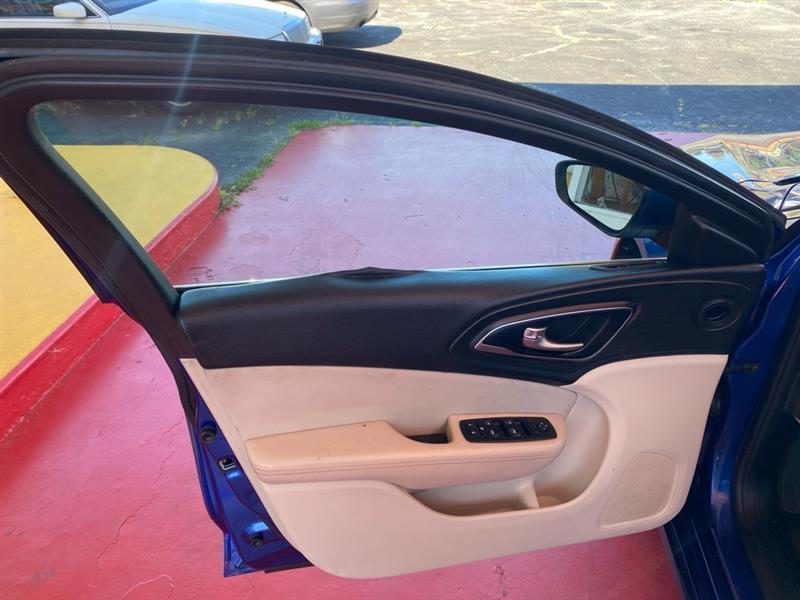 Chrysler 200  2016