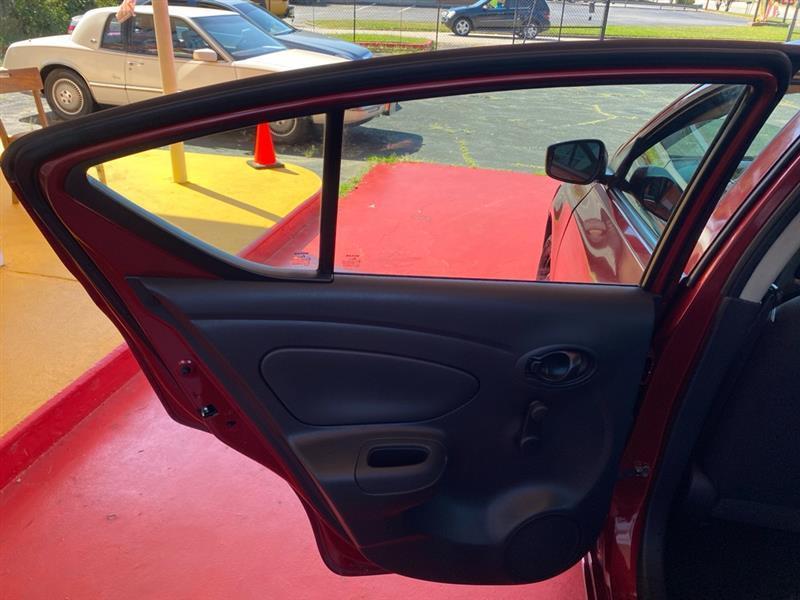 Nissan Versa  2017