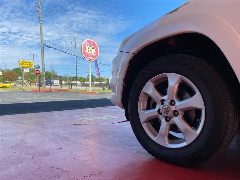 Toyota RAV4  2011