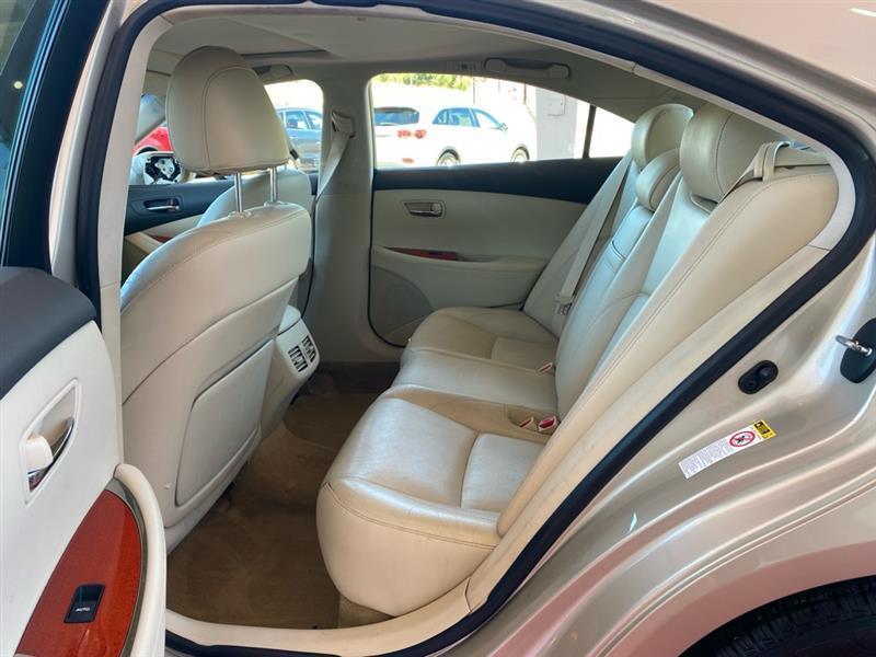 Lexus ES 350  2011