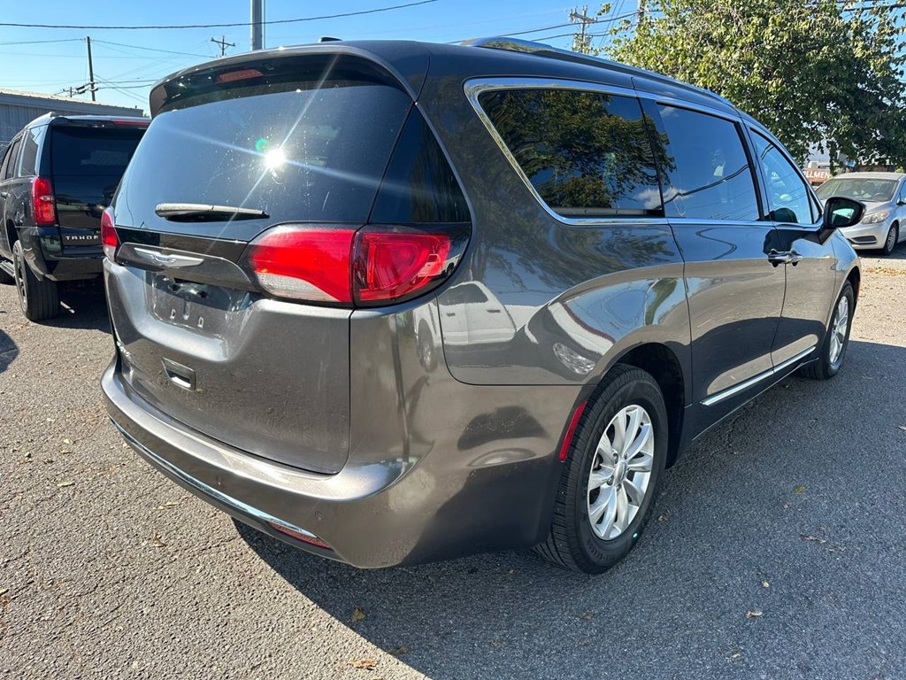 Chrysler Pacifica Touring L FWD 2019