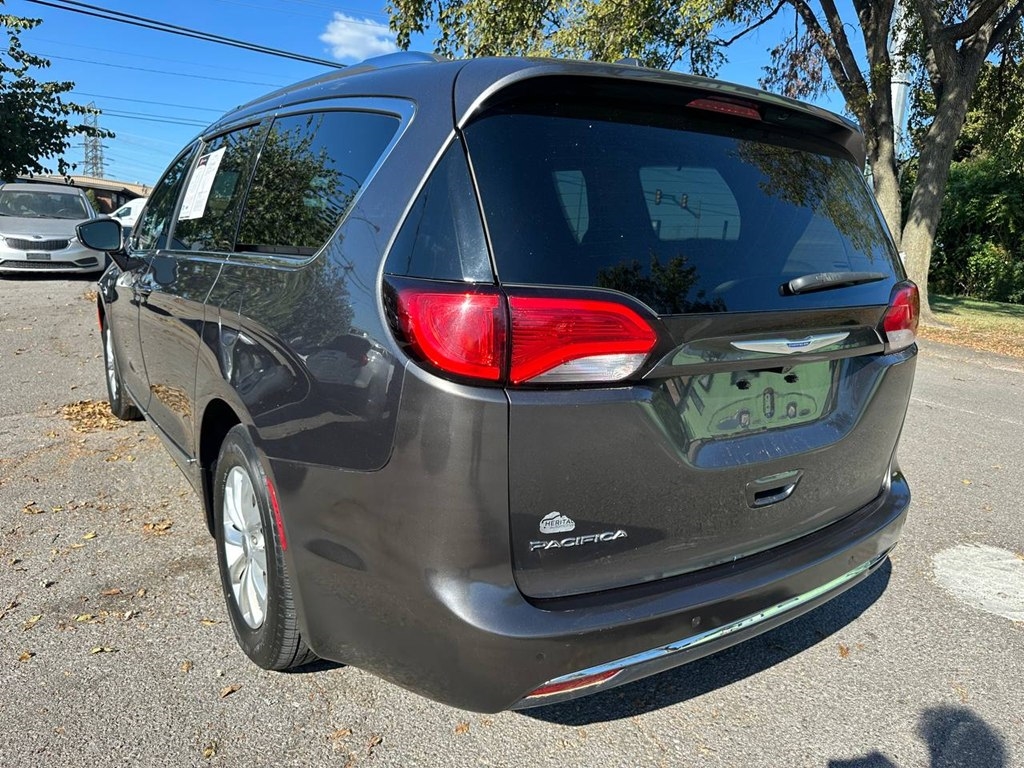 Chrysler Pacifica Touring L FWD 2019
