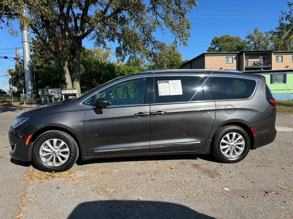 Chrysler Pacifica Touring L FWD 2019