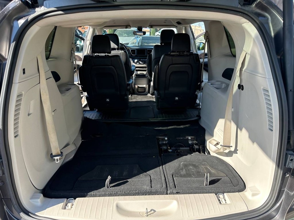 Chrysler Pacifica Touring L FWD 2019