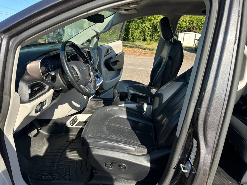 Chrysler Pacifica Touring L FWD 2019