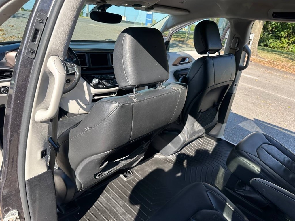 Chrysler Pacifica Touring L FWD 2019