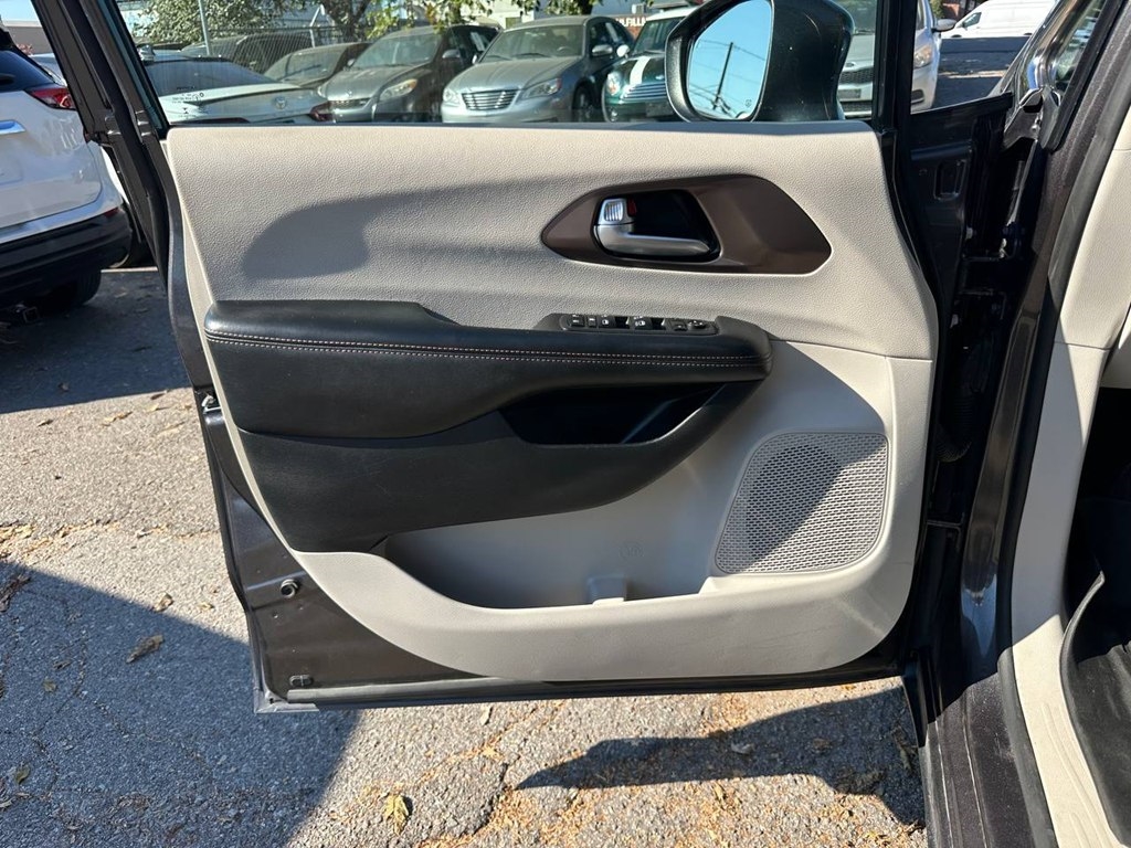 Chrysler Pacifica Touring L FWD 2019