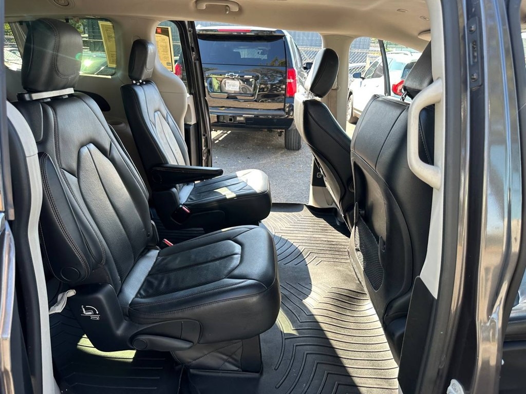 Chrysler Pacifica Touring L FWD 2019