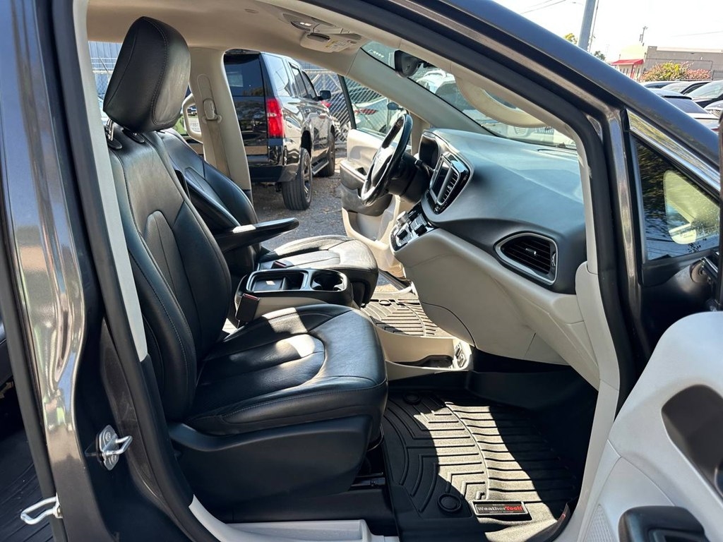 Chrysler Pacifica Touring L FWD 2019