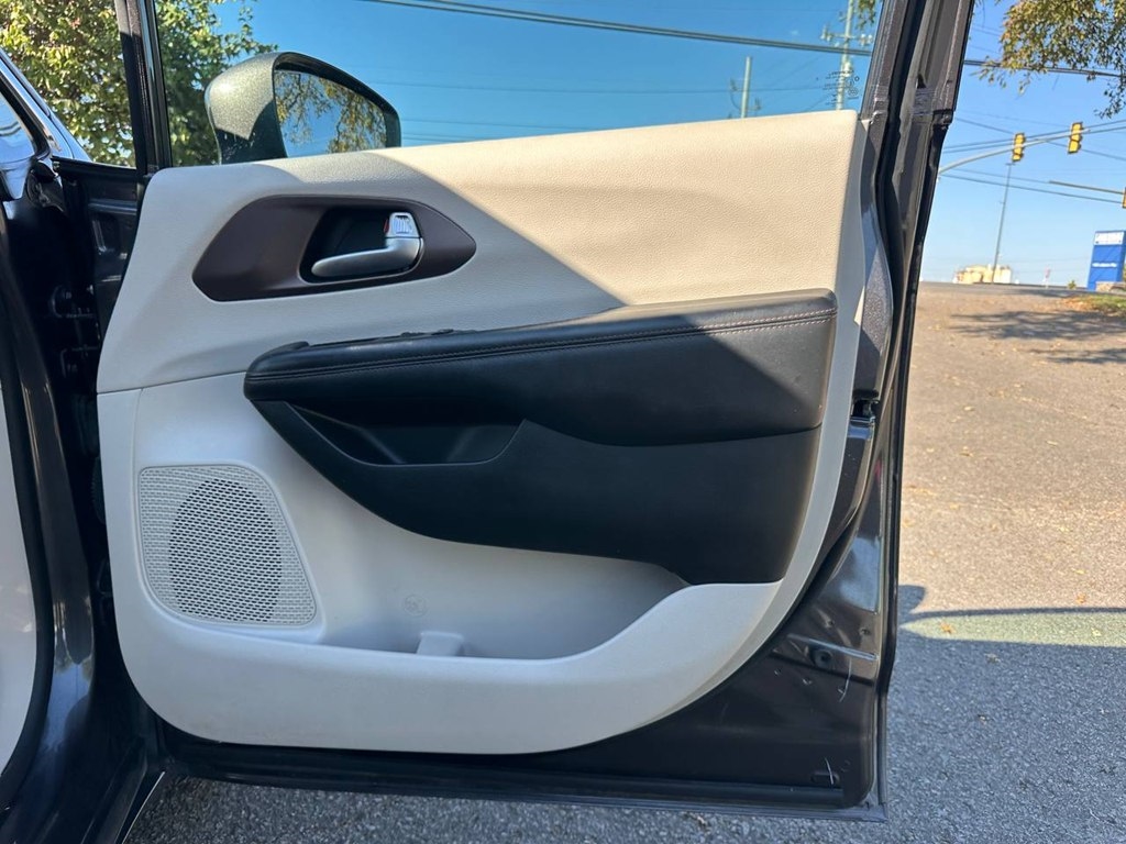 Chrysler Pacifica Touring L FWD 2019