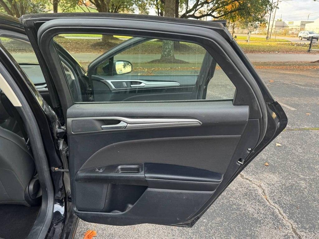 Ford Fusion SE FWD 2020