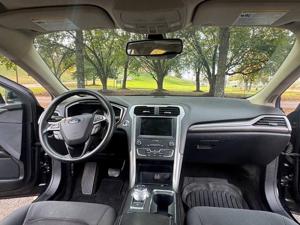 Ford Fusion SE FWD 2020