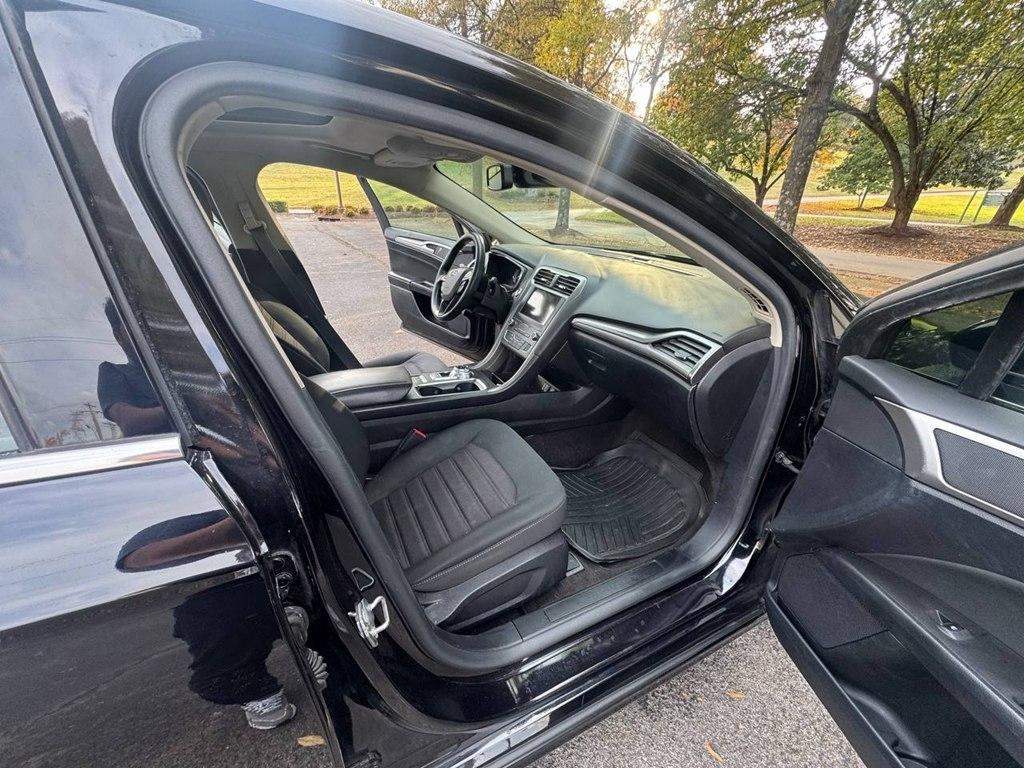 Ford Fusion SE FWD 2020