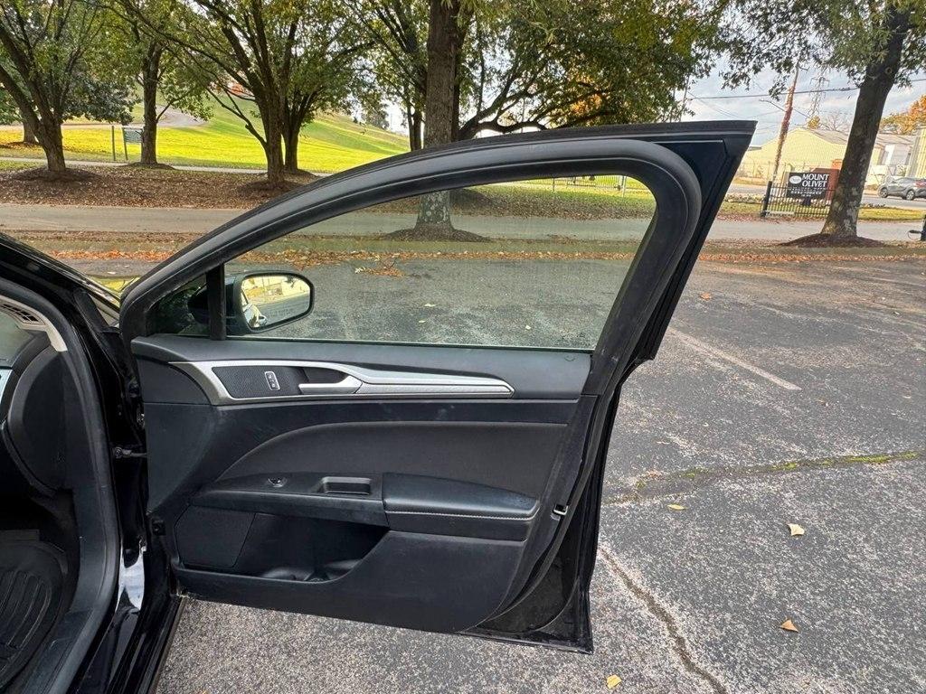 Ford Fusion SE FWD 2020