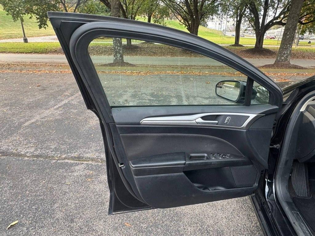 Ford Fusion SE FWD 2020