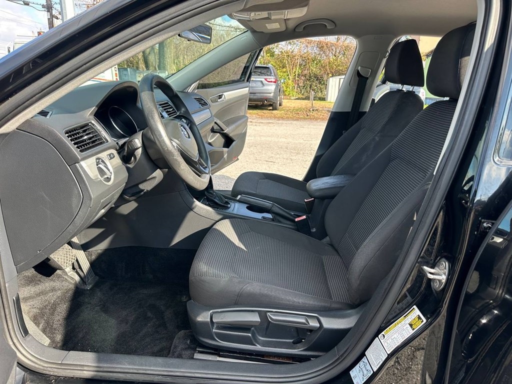 Volkswagen Passat 4dr Sdn 1.8T Auto S PZEV 2016