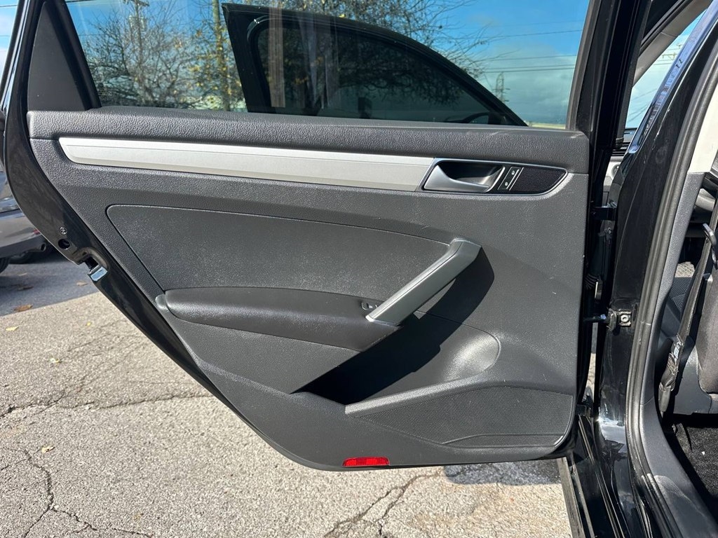 Volkswagen Passat 4dr Sdn 1.8T Auto S PZEV 2016