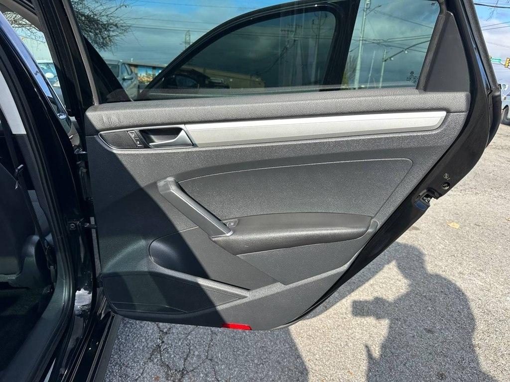 Volkswagen Passat 4dr Sdn 1.8T Auto S PZEV 2016