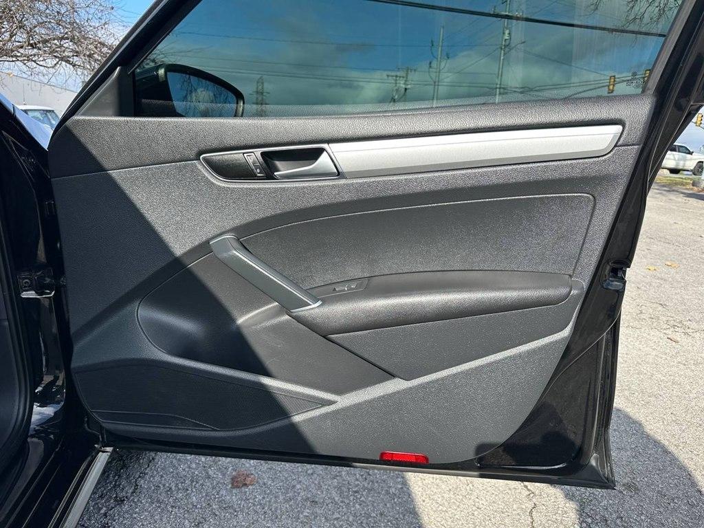 Volkswagen Passat 4dr Sdn 1.8T Auto S PZEV 2016